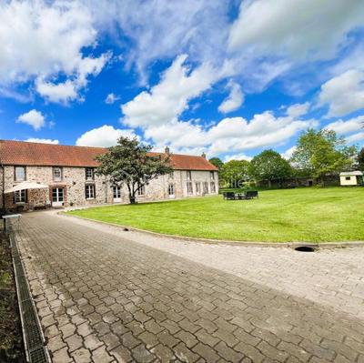 Corps de ferme - 400 m² - 15 pièces