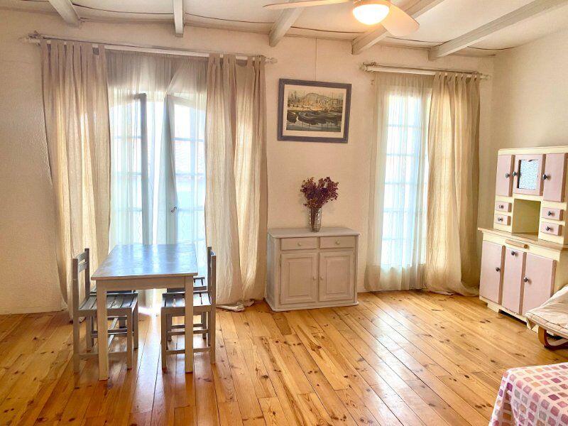 Maison - 246 m² - 10 pièces