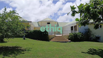 Maison - 445 m² - 13 pièces