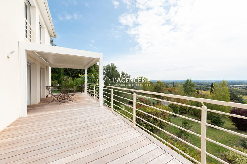 Villa - 300 m² - 9 pièces