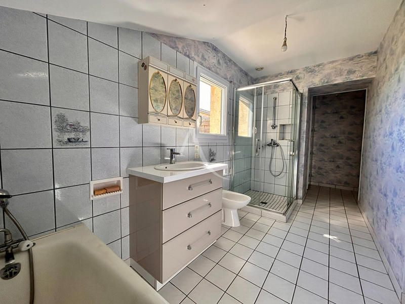 Maison - 260 m² - 9 pièces