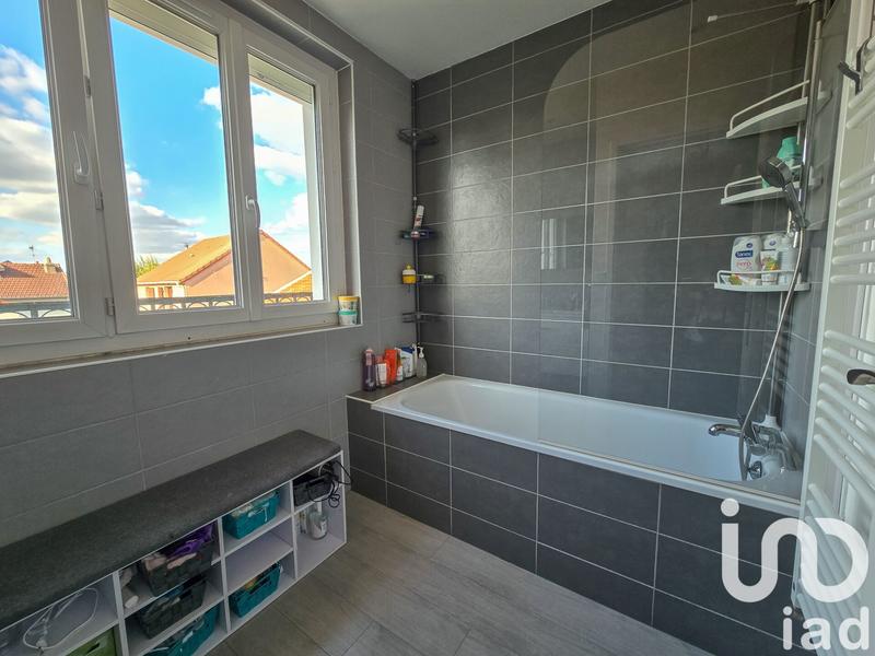 Maison - 97 m² - 6 pièces