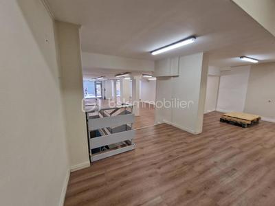 Local commercial - 217 m² - 4 pièces