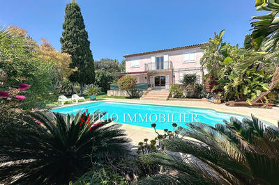 Villa - 225 m² - 7 pièces