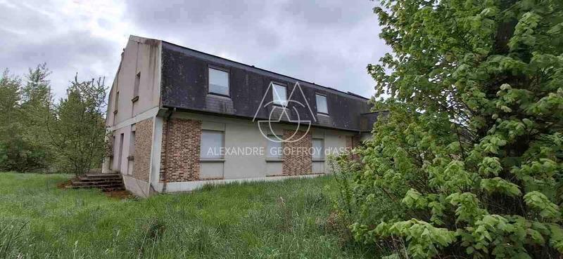 Château - 1 800 m² - 70 pièces