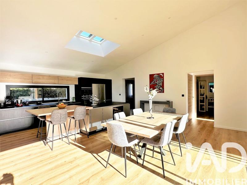 Maison - 207 m² - 6 pièces