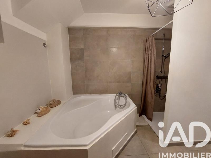 Maison - 217 m² - 7 pièces