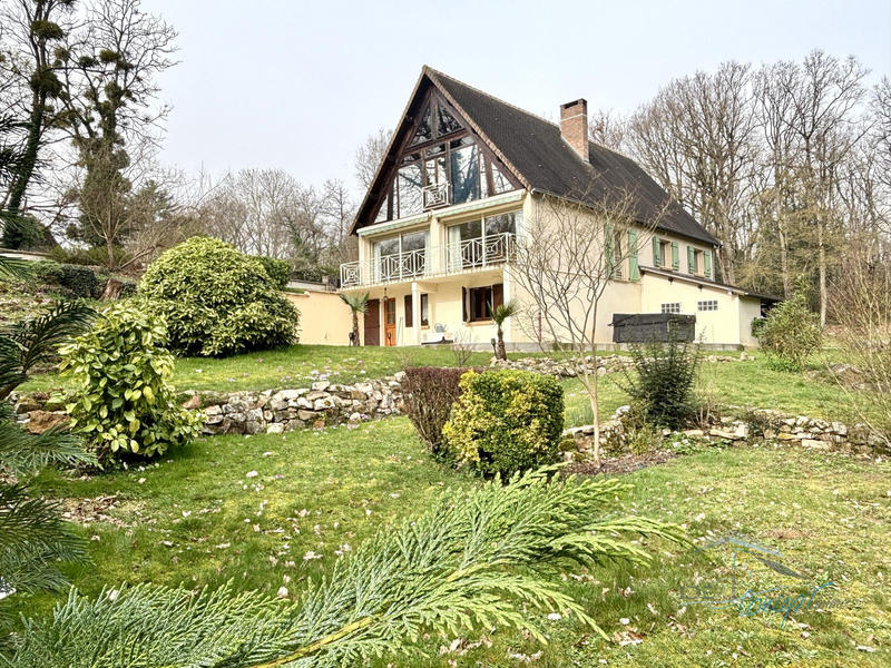 Maison - 252 m² - 8 pièces