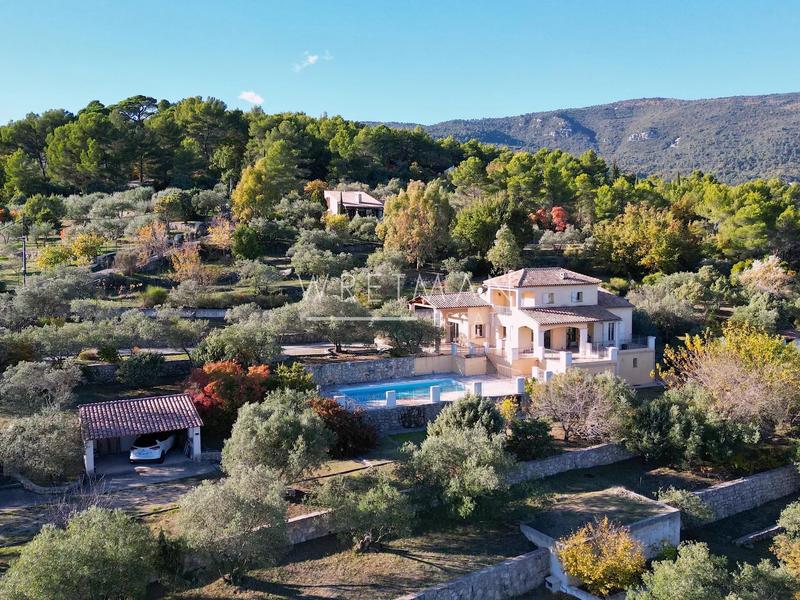 Villa - 200 m² - 5 pièces