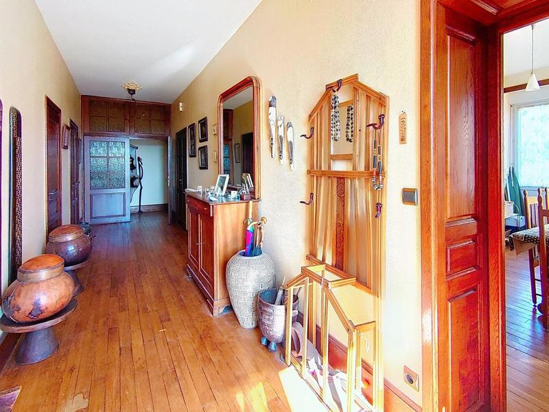 Maison - 246 m² - 8 pièces