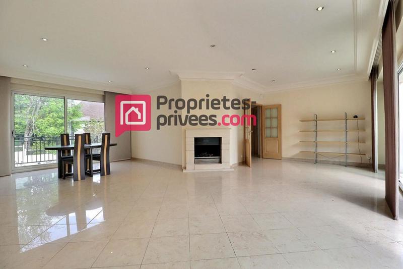 Maison - 260 m² - 7 pièces