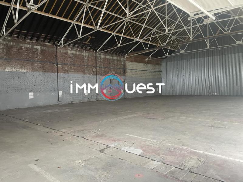 Hangar - 400 m² - 3 pièces