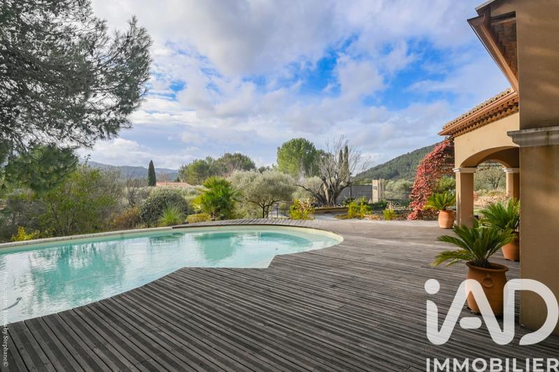 Maison - 210 m² - 7 pièces