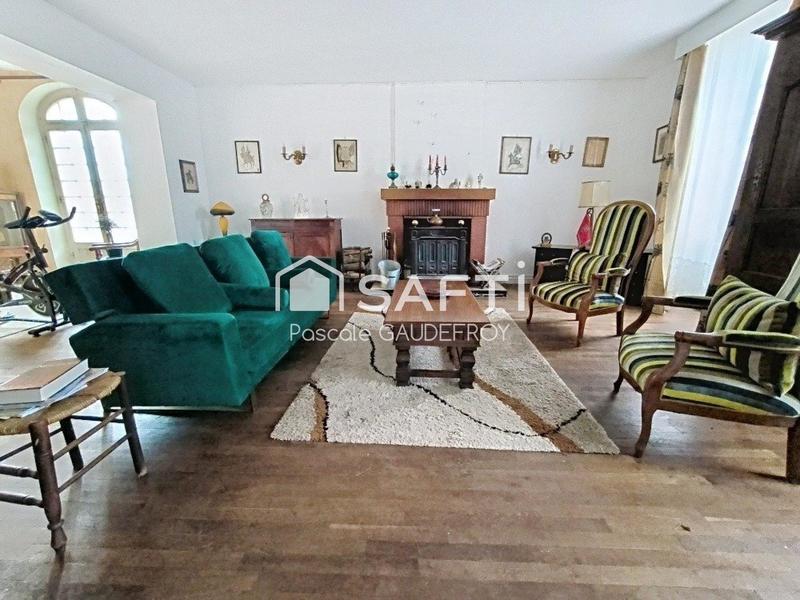 Maison - 270 m² - 9 pièces