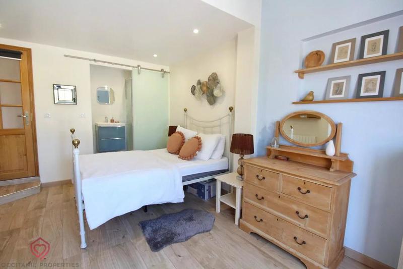 Maison - 229 m² - 9 pièces