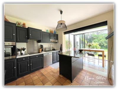 Maison - 213 m² - 8 pièces