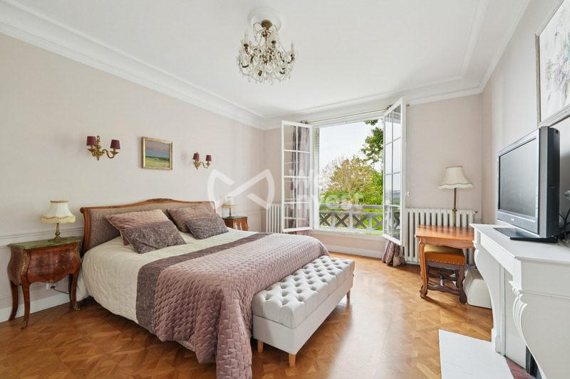 Maison - 266 m² - 10 pièces