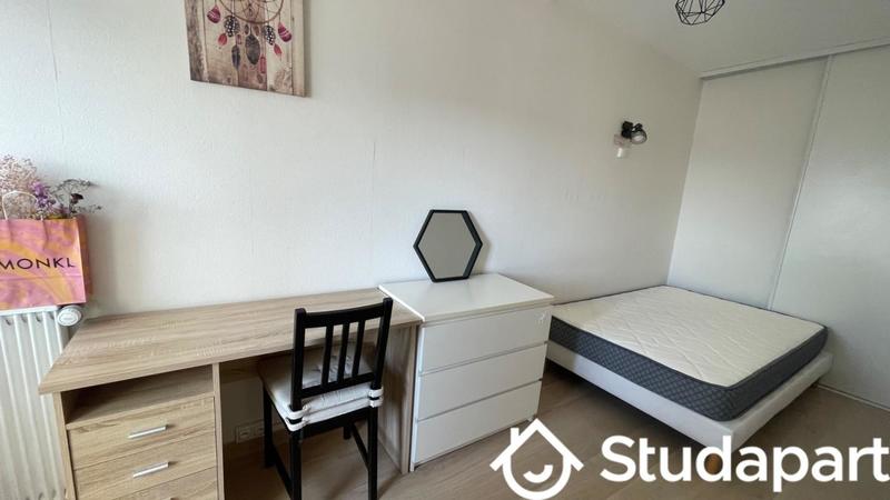 Chambre - 10 m² - 1 pièce