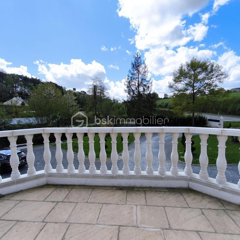 Maison - 213 m² - 7 pièces