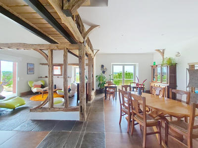 Maison - 270 m² - 11 pièces