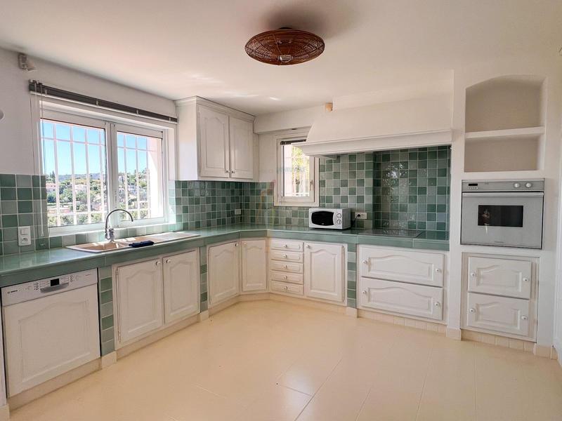 Maison traditionnelle - 230 m² - 5 pièces