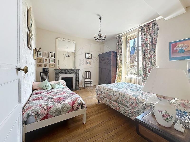 Maison - 160 m² - 7 pièces