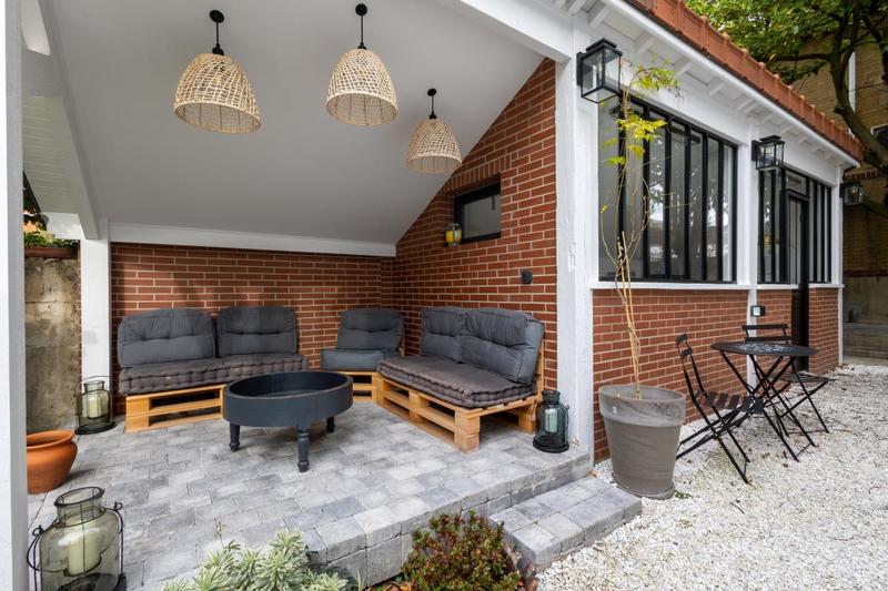 Propriété - 220 m² - 6 pièces