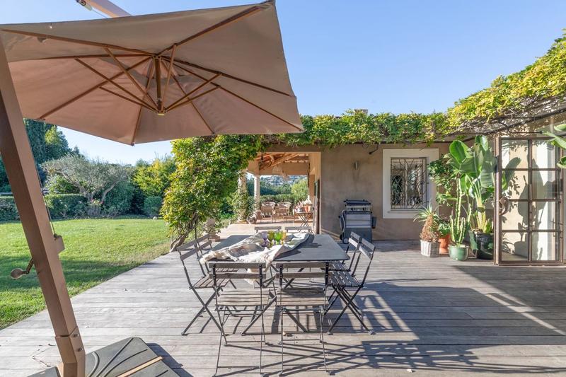 Villa - 277 m² - 9 pièces