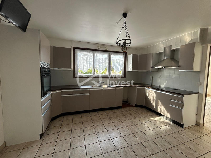 Maison traditionnelle - 140 m² - 7 pièces