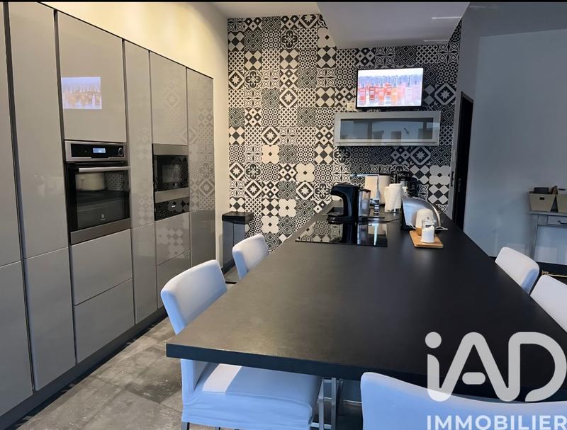 Maison - 195 m² - 6 pièces