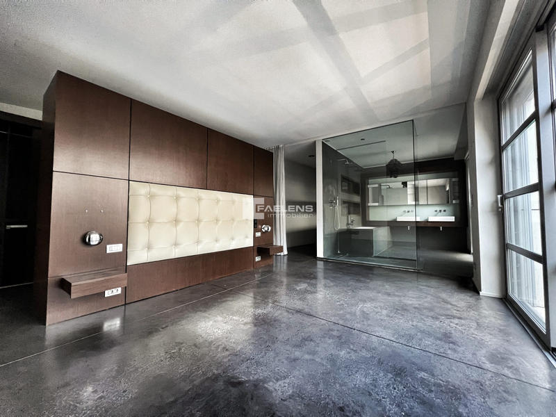 Loft - 435 m² - 5 pièces