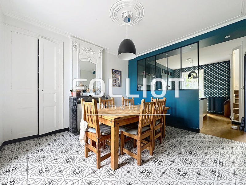 Maison - 200 m² - 9 pièces