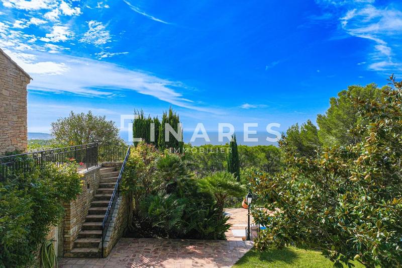 Villa - 410 m² - 9 pièces