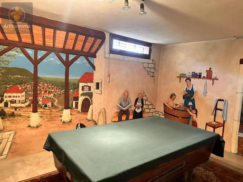 Maison - 240 m² - 6 pièces