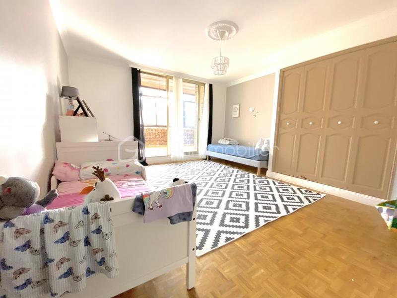 Propriété - 330 m² - 9 pièces