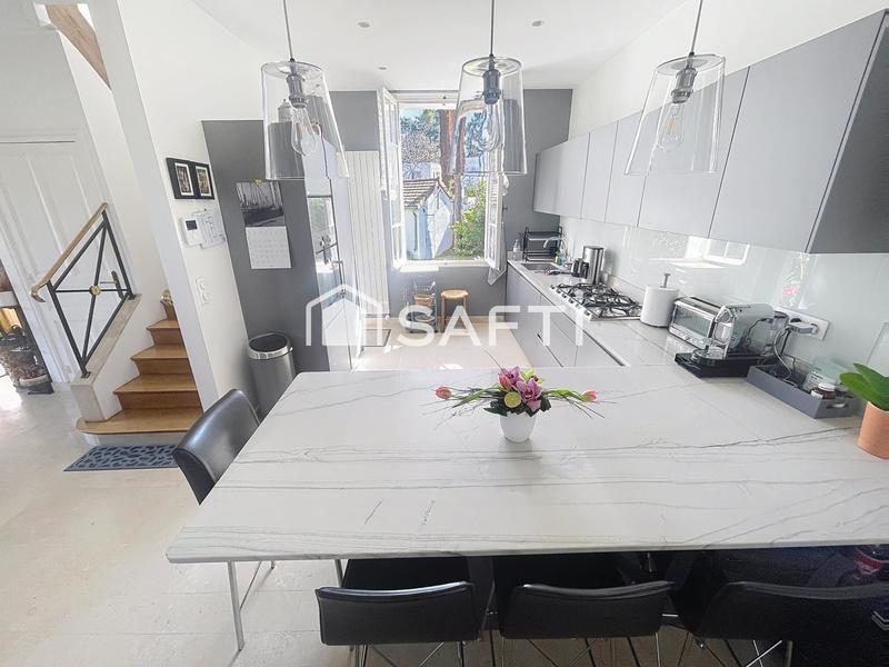 Maison - 220 m² - 6 pièces