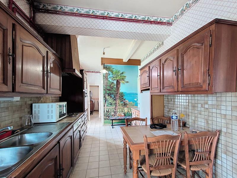 Maison - 170 m² - 9 pièces