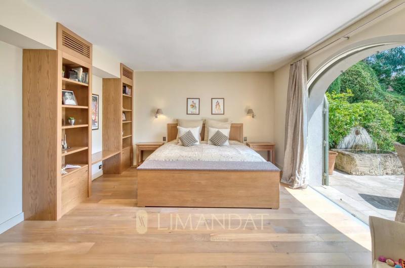 Propriété - 230 m² - 6 pièces