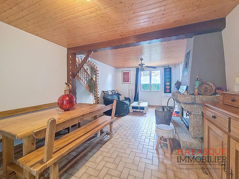 Maison - 101 m² - 8 pièces