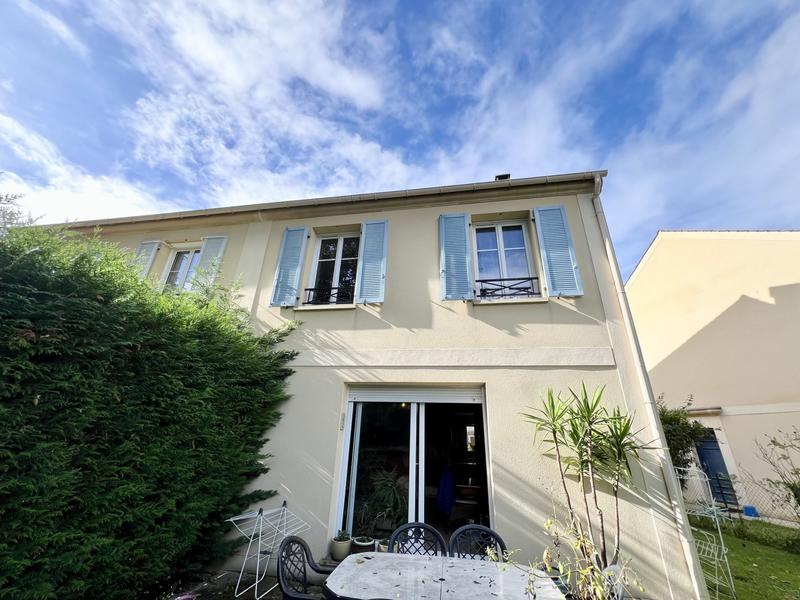 Maison traditionnelle - 96 m² - 4 pièces