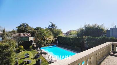 Maison - 180 m² - 6 pièces