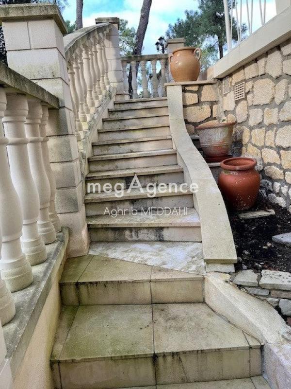 Maison - 178 m² - 10 pièces