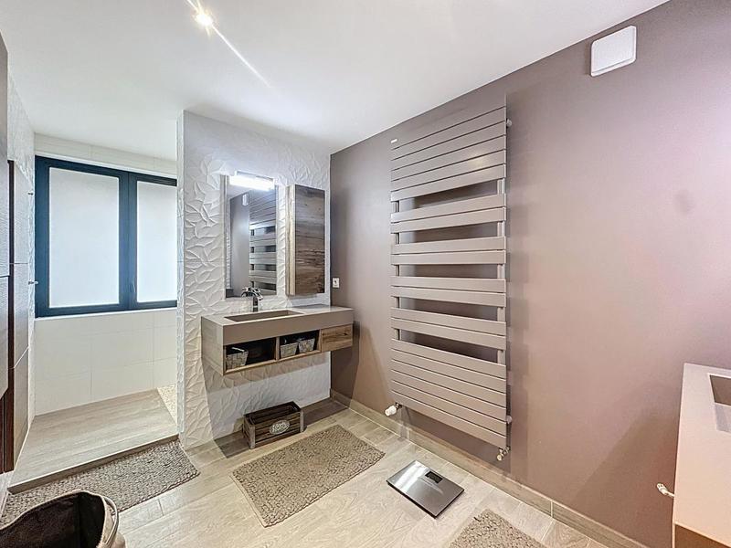 Maison - 210 m² - 5 pièces