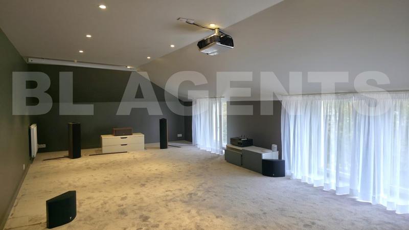 Maison - 570 m² - 13 pièces