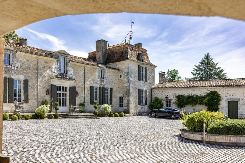 Château - 550 m² - 15 pièces