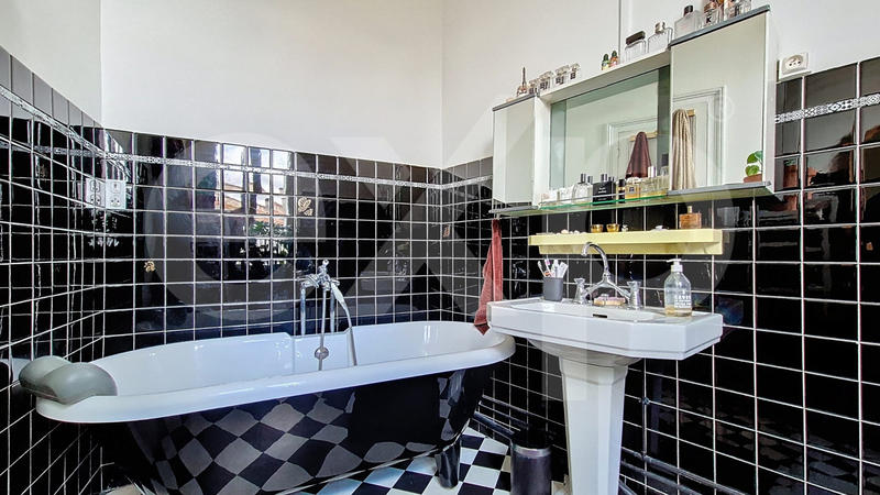 Maison - 177 m² - 8 pièces