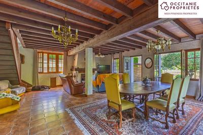 Propriété - 250 m² - 9 pièces