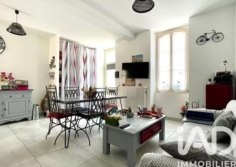 Maison - 1 215 m² - 7 pièces