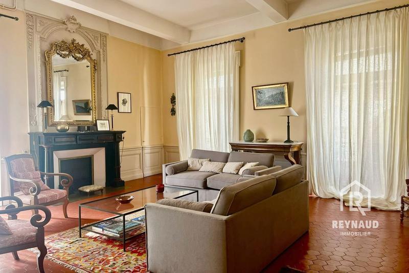 Maison - 380 m² - 10 pièces