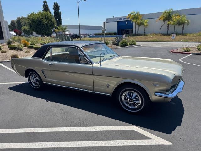 Ford Mustang Coupe Seafoam Green Toit Vinyle 1966